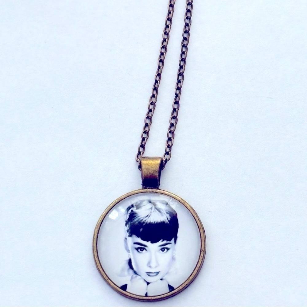 Audrey Hepburn Necklace, NWT, Handmade - Picture 3 of 5